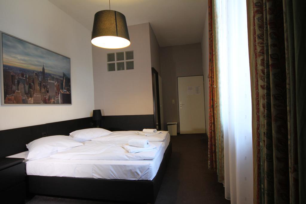 Carlton Hotel Frankfurt am Main Exterior photo