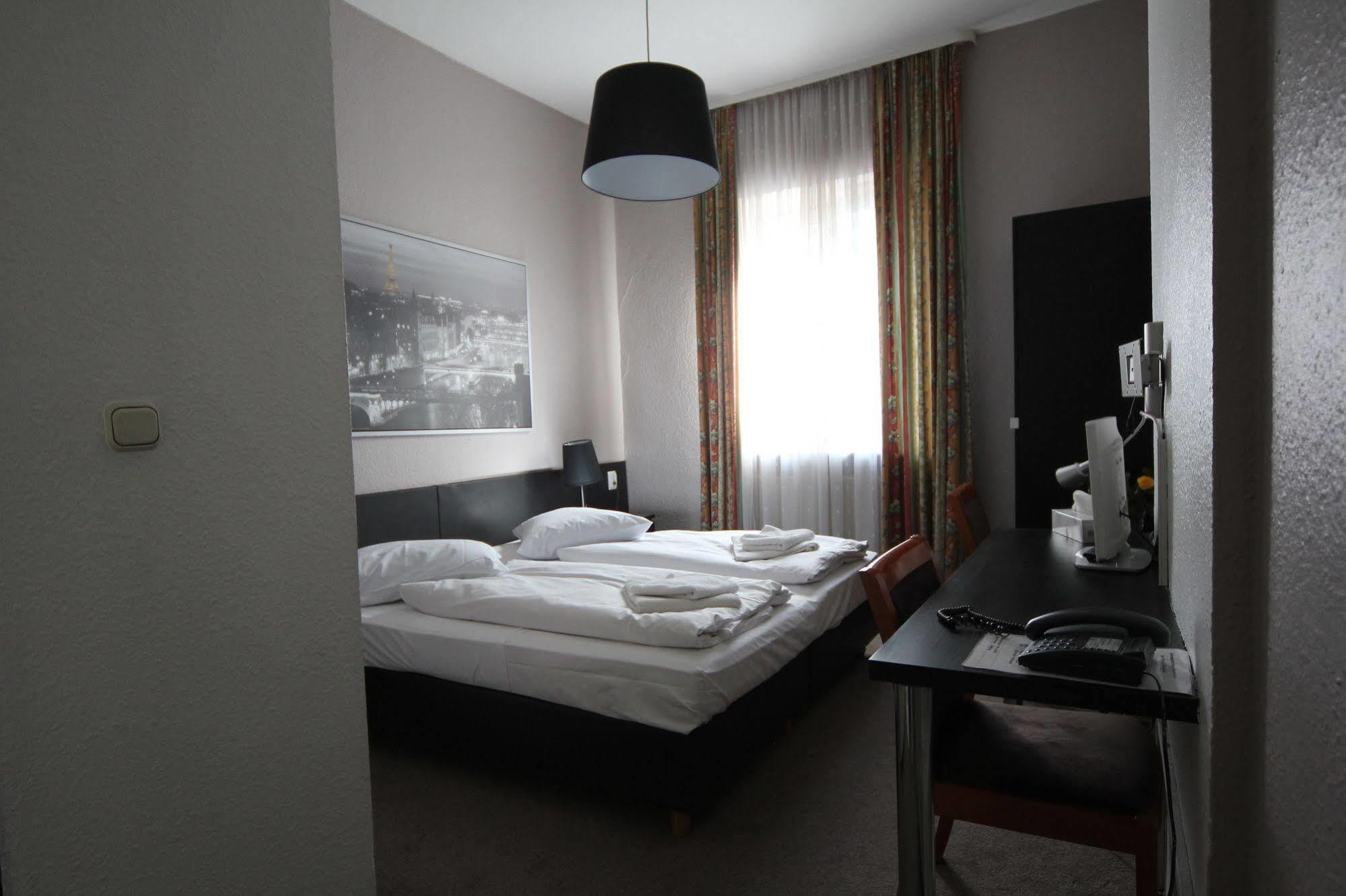 Carlton Hotel Frankfurt am Main Exterior photo