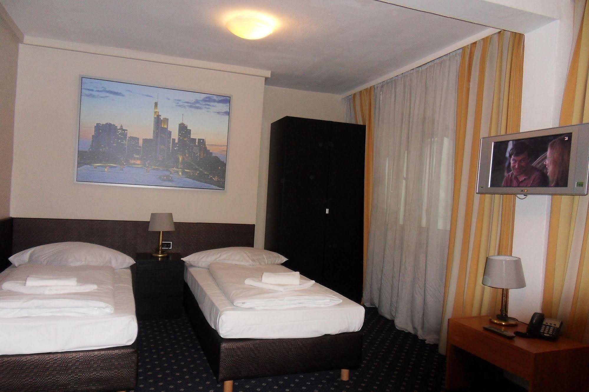 Carlton Hotel Frankfurt am Main Exterior photo