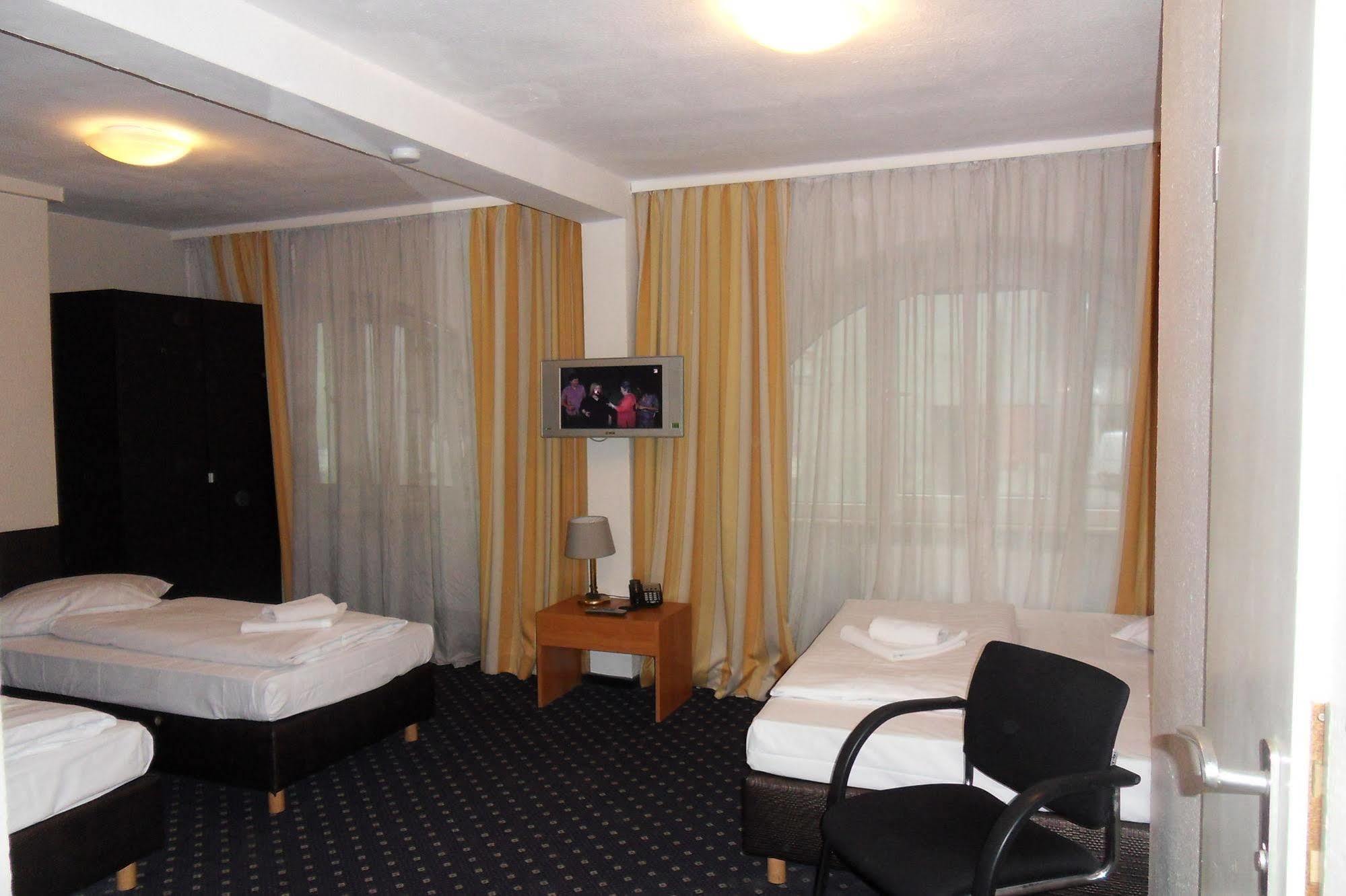 Carlton Hotel Frankfurt am Main Exterior photo
