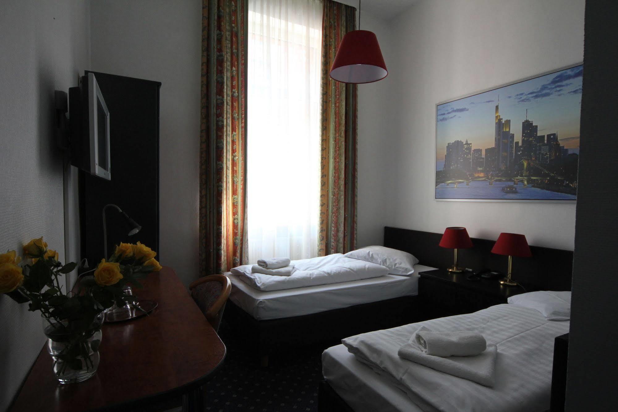 Carlton Hotel Frankfurt am Main Exterior photo